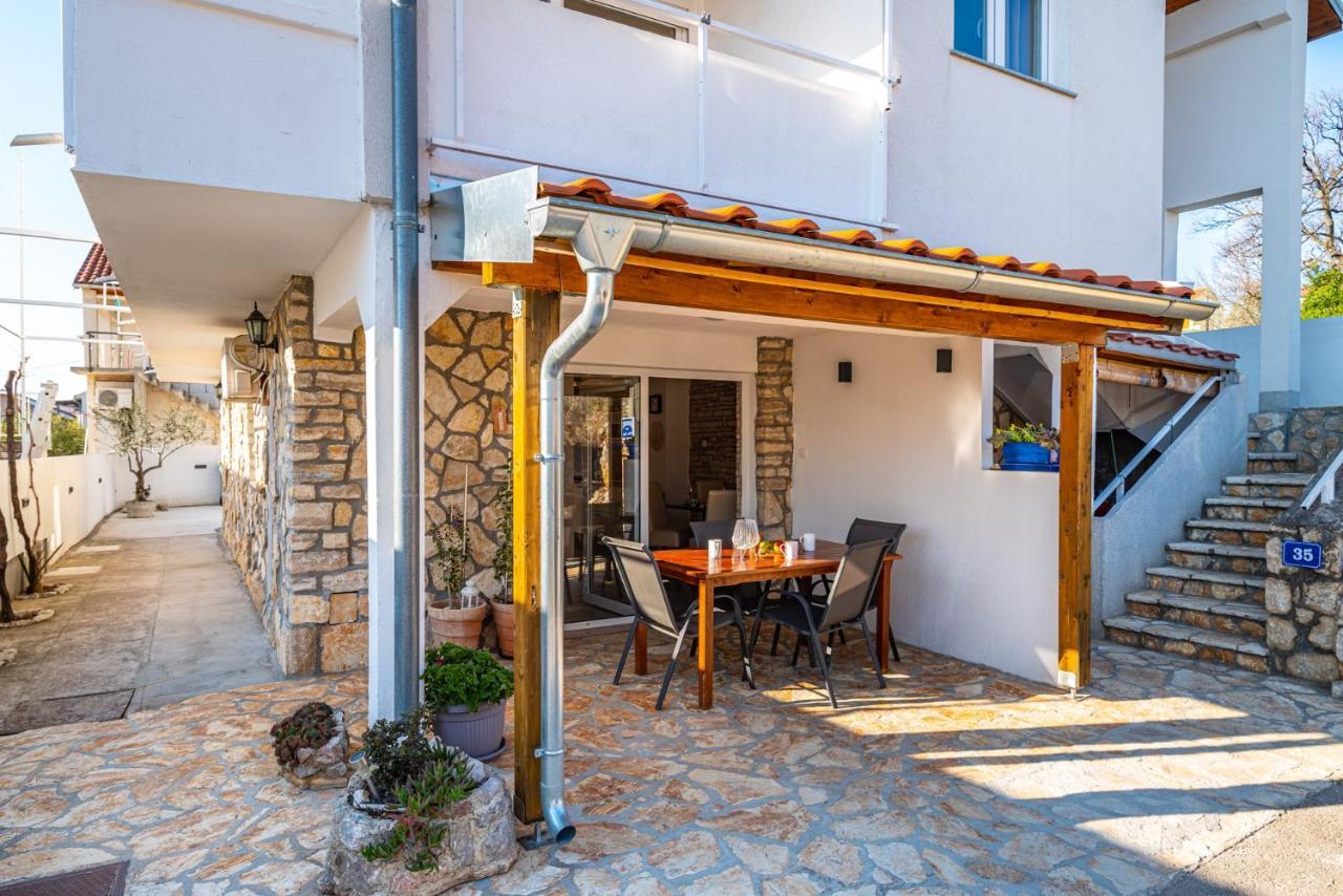 Maia Lena Apartment Ясенице Екстериор снимка