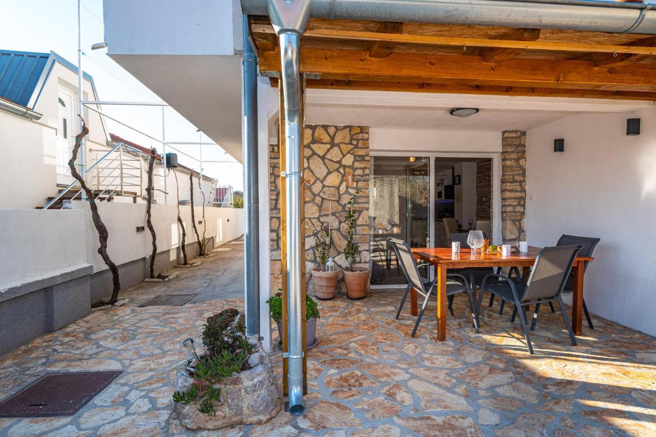 Maia Lena Apartment Ясенице Екстериор снимка