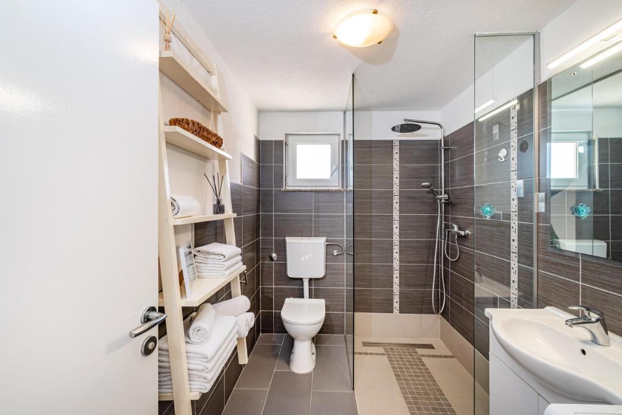 Maia Lena Apartment Ясенице Екстериор снимка