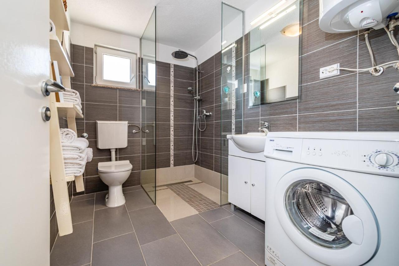 Maia Lena Apartment Ясенице Екстериор снимка