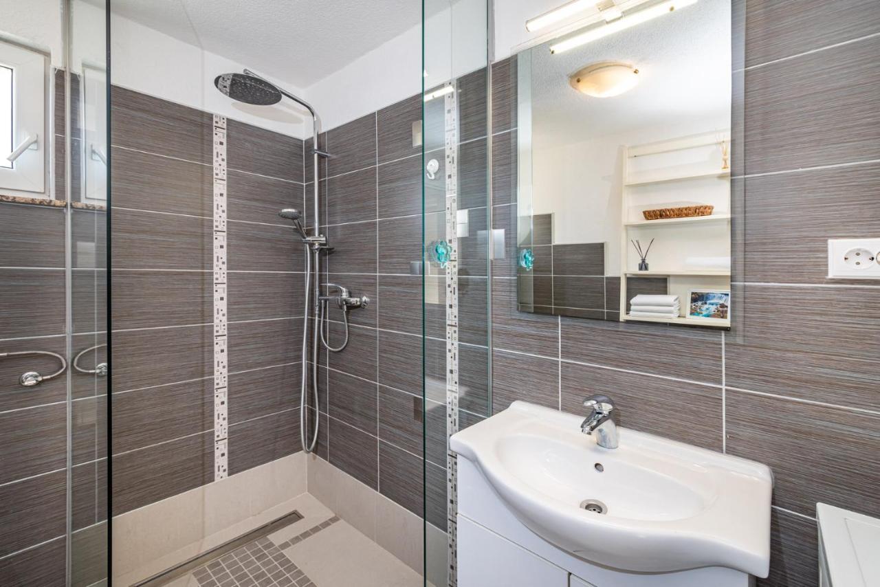 Maia Lena Apartment Ясенице Екстериор снимка