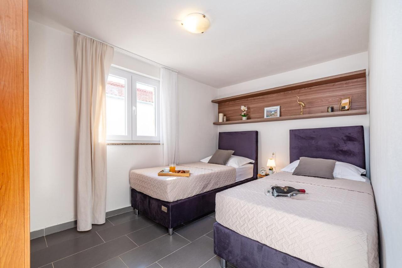 Maia Lena Apartment Ясенице Екстериор снимка